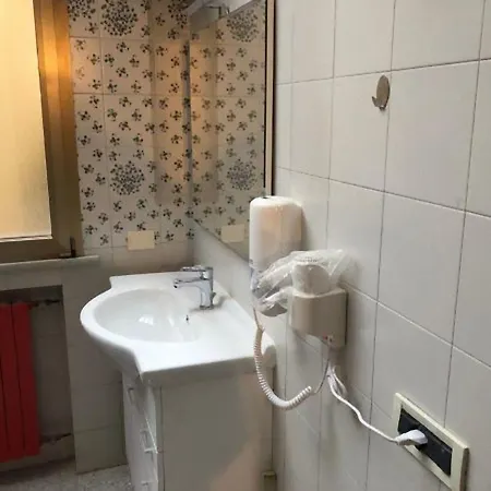 Apartament 8- Tourist House - Light House - Self Check-in Bolonia