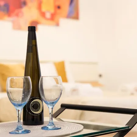 Lägenhet 8- Tourist House - Light House - Self Check-in *