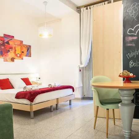 Apartment 8- Tourist House - Light House - Self Check-in Bologna